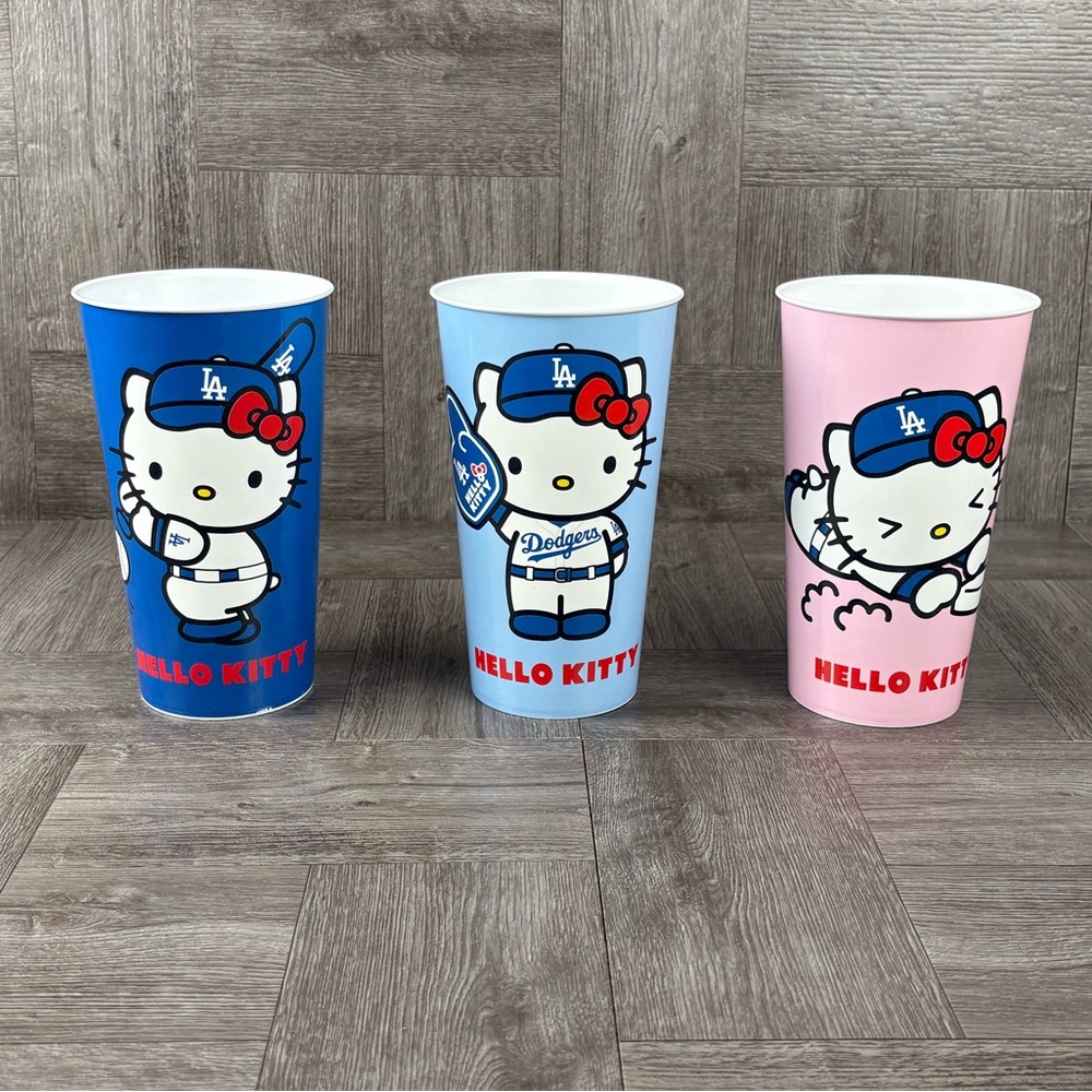 Hello Kitty Night Dodgers Giveaway Limited Exclusive Set of 3 Souvenir Cups - Picture 1 of 2